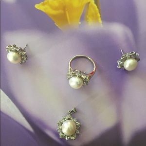 🔆SOLD🔆 Lot of Faux Pearls, Silver tone, and Gem decor pieces